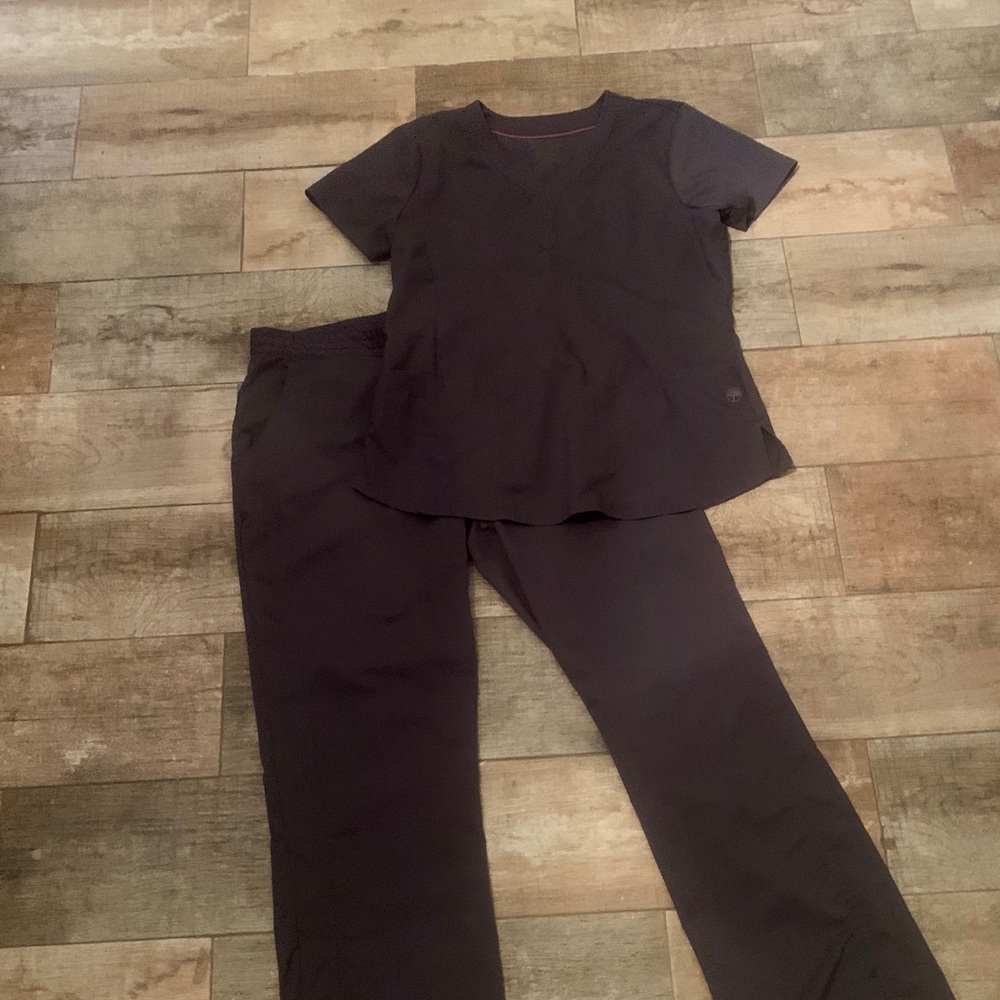 Purple Label size large scrubs Gray
